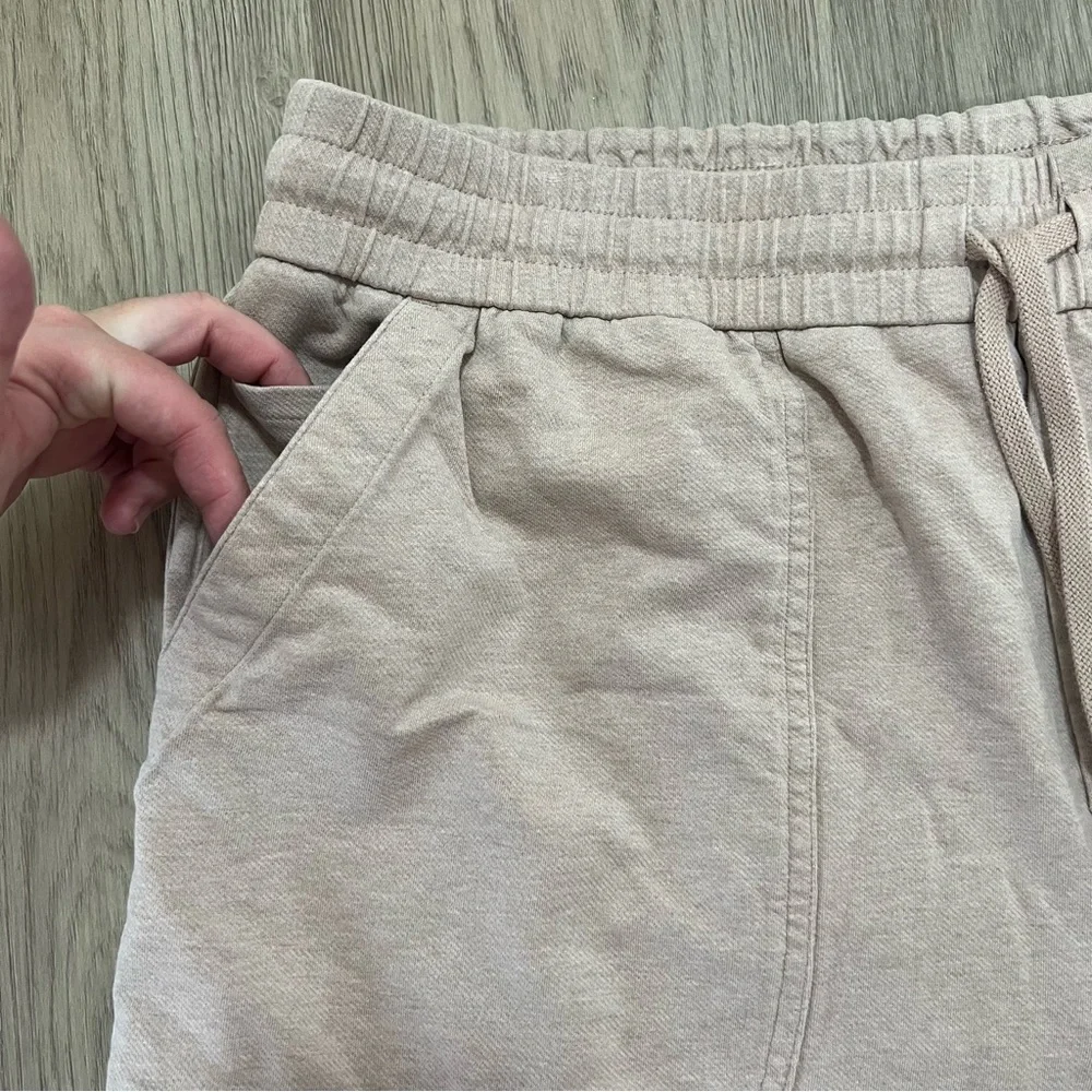 Athleta Farallon Heathered Sweat Shorts Beige Size 22